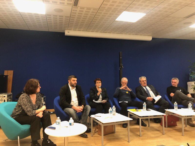 FNSEA's tweet photo. « Les agriculteurs se sentent accablés face aux attaques répétées. Passons de l’agribashing à l’agriacting. Montrons ce qu’il se passe dans les fermes, finissons en avec cette ère de la défiance et de l’invective » @ChLambert_FNSEA au débat @afja1 @JeunesAgri https://t.co/tBTRQ3l3Q0