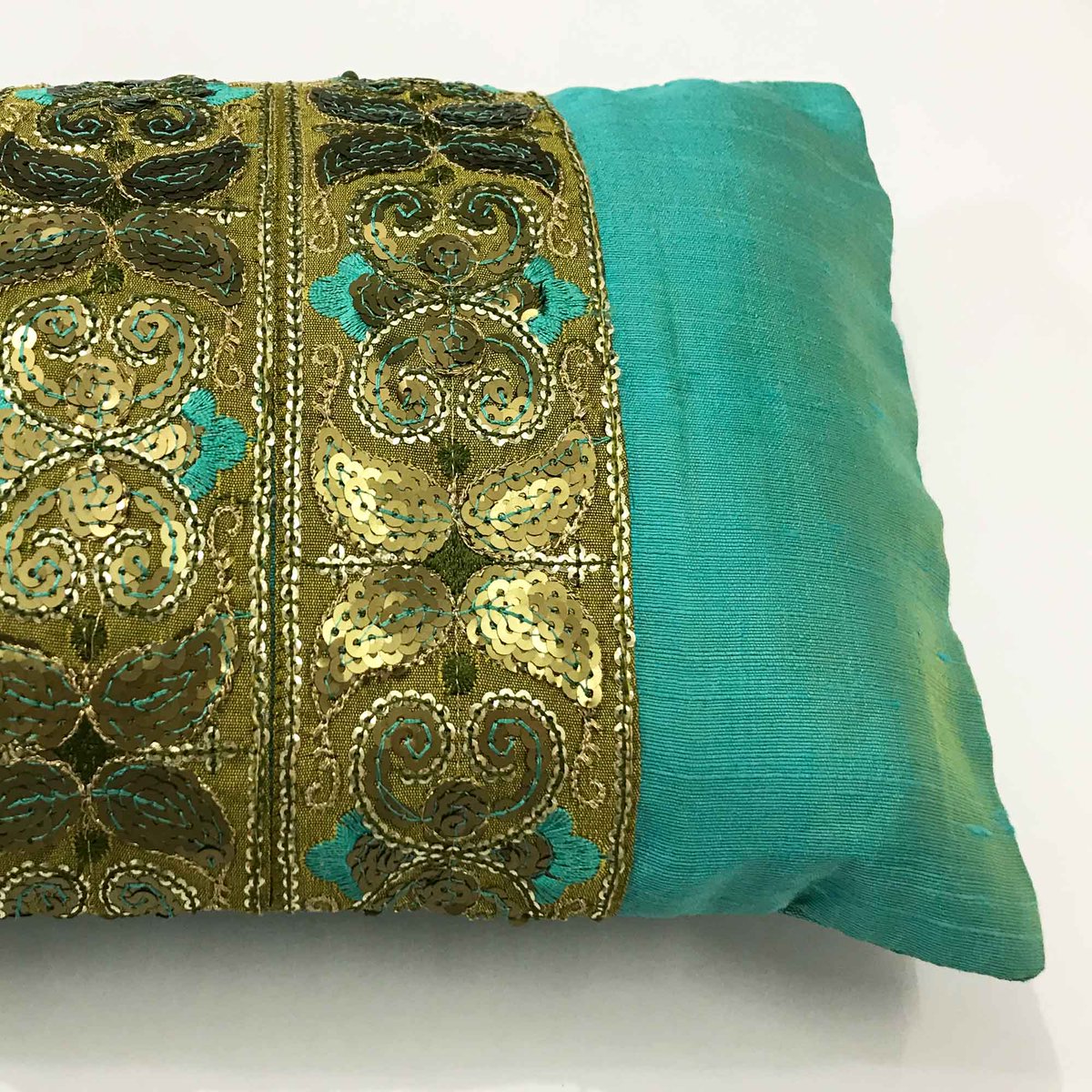 DesiCrafts's tweet photo. Teal and Olive embellished raw silk pillow, limited pieces available!!! Buy here: 
https://t.co/hbS3UHaw0X…/teal-decorative-throw-pillo…
#DesiCrafts #handmade #OOAK #SilkCushionCovers #WeddingDecoration #Housewarming #Fairtrade #India https://t.co/xpsCkg9LlA