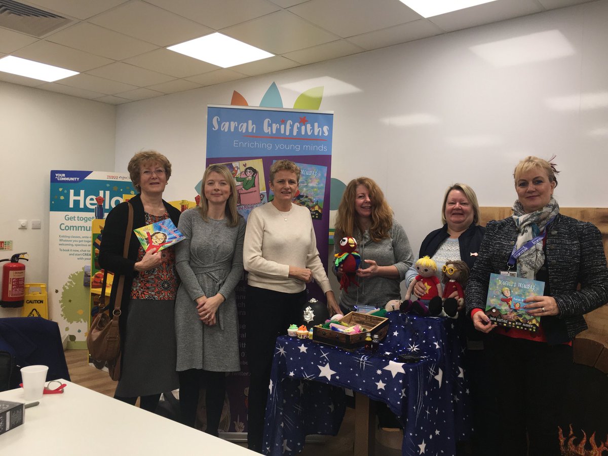 Fantastic meeting today with our wonderful #volunteers and the brilliant ⁦<a href="/SarahGriffithsA/">Sarah Griffiths Author</a>⁩ lovely to see you all enjoying the session ⁦<a href="/beanstalkreads/">Coram Beanstalk</a>⁩ ⁦<a href="/BurtonBorough/">BBS</a>⁩. Wishing ALL our #volunteers and #schools a Very Merry Christmas and a Happy New Year🎄⛄️