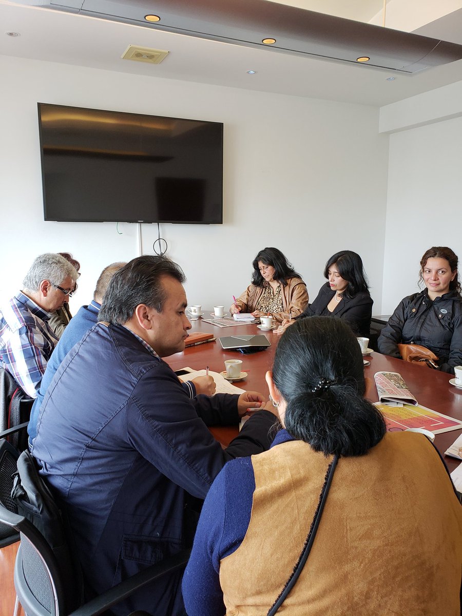 maltescut1's tweet photo. En @DAFP_COLOMBIA con trabajadores del programa todos a aprender,defendiendo la permanencia d los actuales formadores d formadores.@Mineducacion db garantizar su continuidad. https://t.co/MVVpD4GytY