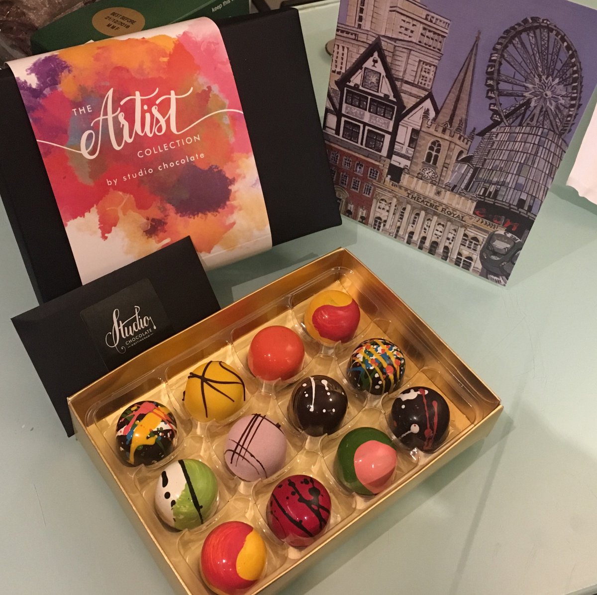 Look at these beauties! 💗🍫🍬
Thank you so much Rachael from Big Old House! Merry Christmas!
#copywriter #present #gift #chocolate #beautiful #thankyou #stunning