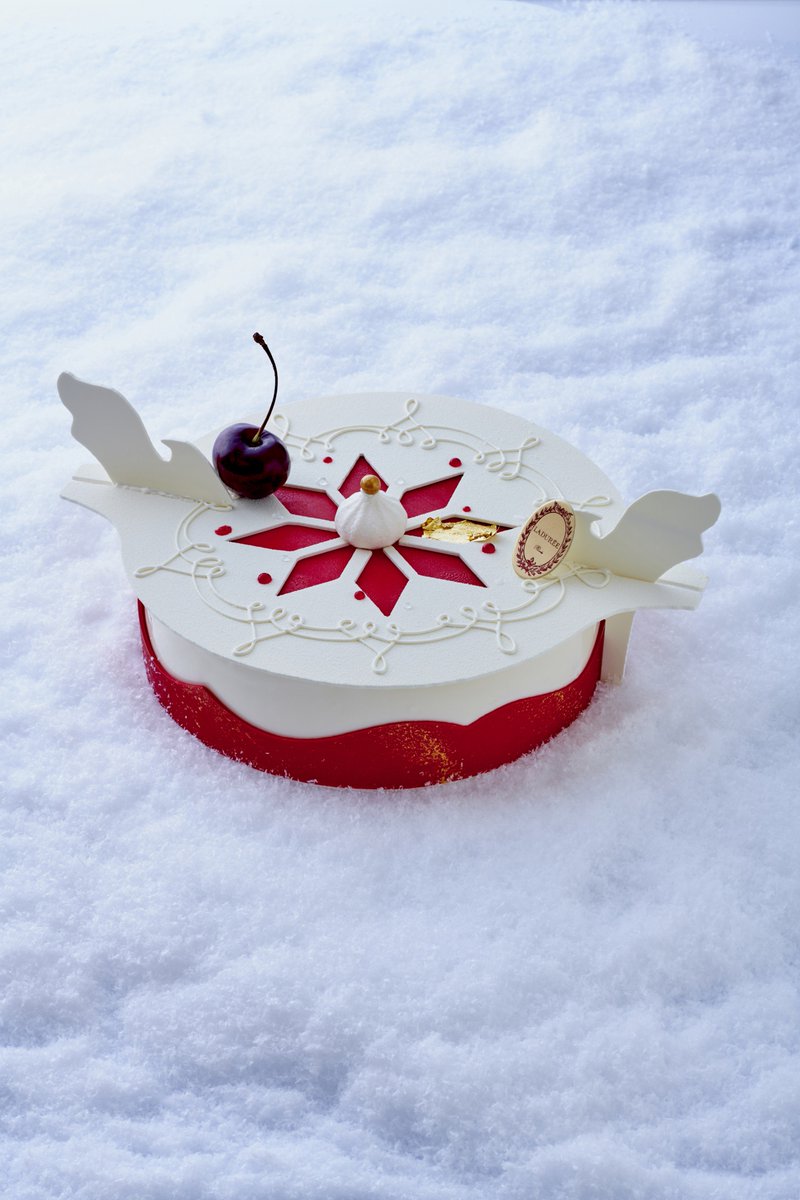 LadureeUS's tweet photo. Get your Yule Log by Christmas... order today! https://t.co/GbYT2Awbah