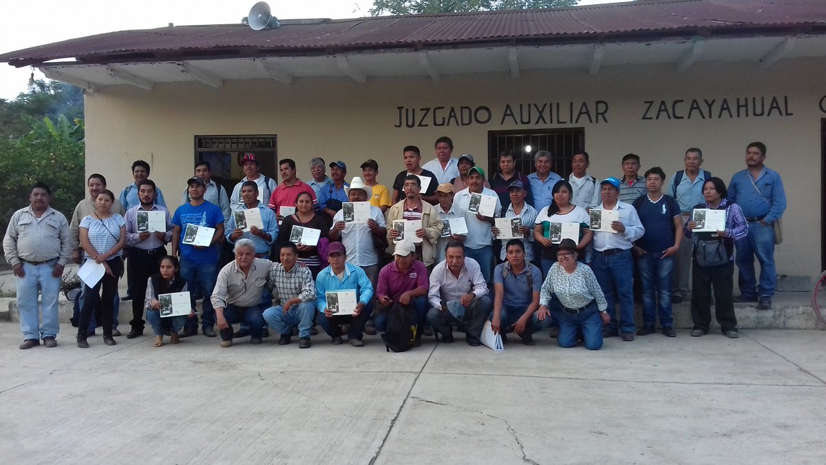 jvfalcon2's tweet photo. #ExtensionismoHIDALGO equipo apicola vincula a apicultores de la cooperativa KUEXTEKAPAN PIPIYOLNEKUTLI, S.C. DE R.L. DE C.V. con la empresa CAPIM y realizan taller Diagnostico, productivo, organizativo y comercialización de miel en transición en Zacayahual, S.F. Orizatlan, Hgo https://t.co/ylN7ElGSFm