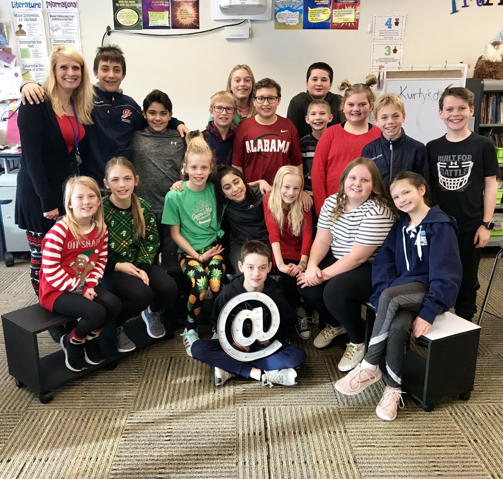 joelschleicher's tweet image. Congratulations to Discovery Elementary 5th grade Teacher @leslyethiery of @MrsThierysClass as the December/January recipient of the @GFSchools Social Media Award. 👏👏👏 #TrailBlazeOn