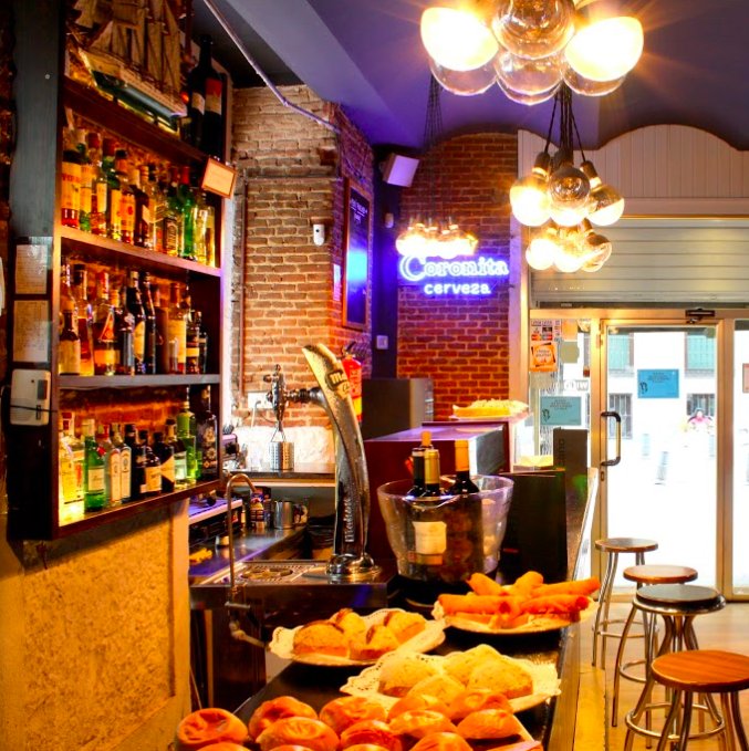 Como nos gusta tener ese bar en el que nos sentimos como en casa 🛋🍻#Elcanorestaurante