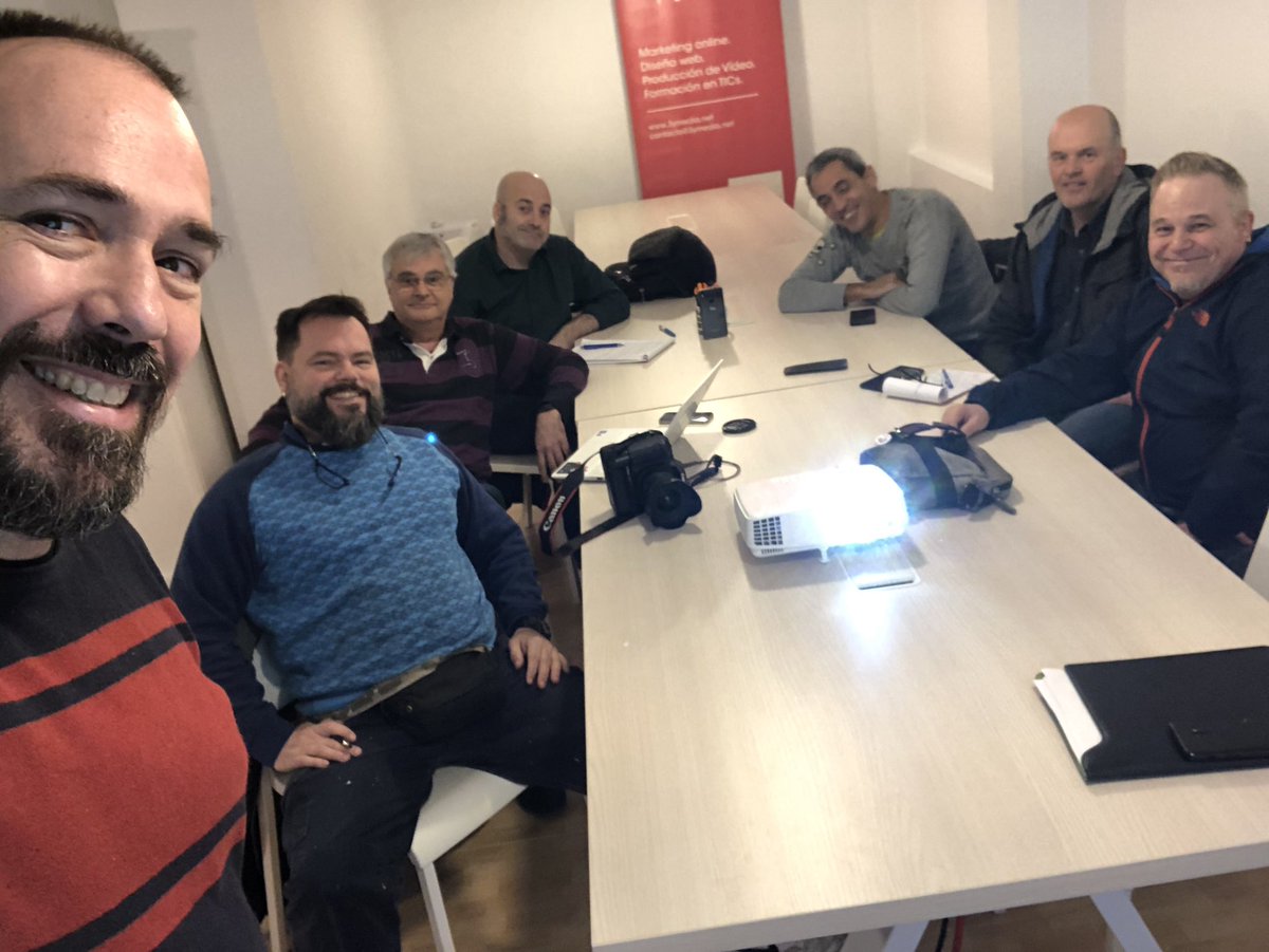 Hoy hemos estado viendo cómo empezar con un child theme en #Divi. Como siempre compartiendo trucos y conocimiento. ¡Gracias team!