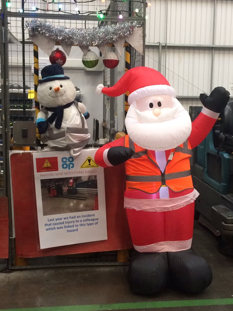 TraceyAvCDC's tweet photo. #Steviethesnowman has enjoyed helping us out today. Counting our Christmas sweets, answering phones on the Help Desk, making friends with Santa and loads of cuddles. ❄️💙❄️ https://t.co/c1ZikfV0uq