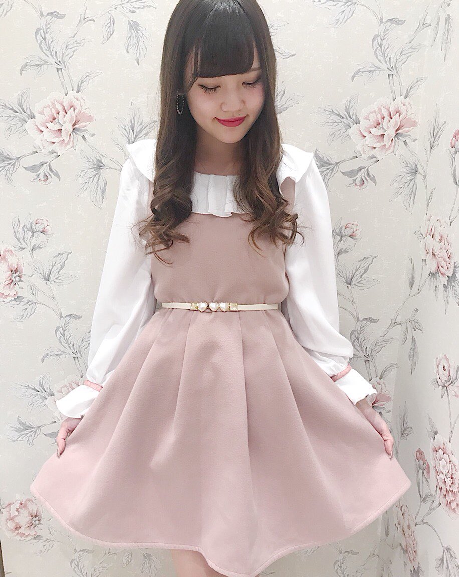 Evelyn ラフォーレ原宿店 本日もたくさんのご来店 ありがとうございました 明日も引き続き 店内均一プライス トップス 3 900 Tax ボトムス 4 900 Tax ワンピース 5 900 Tax 大人気のスウェットワンピ Evelyn Scoopnest