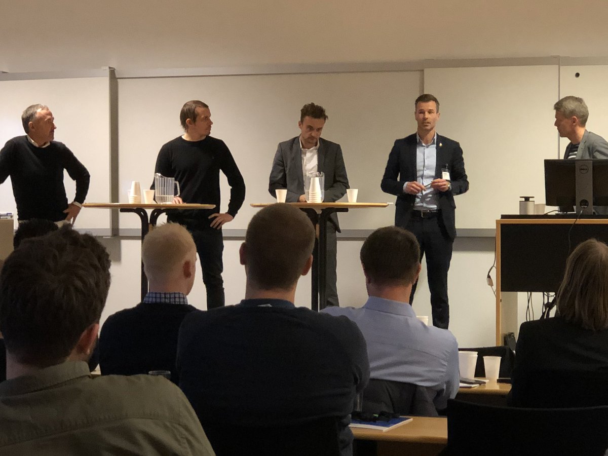 bentclausendbu's tweet photo. Vi skal blive dygtigere til at lægge strategier i dansk fodbold. Thomas Bælum. @aabsportdk: Vi skal samarbejde uden for banen om grundlaget for analysearbejdet, klubber, Divisionsforeningen @DBUfodbold  #Strategier #Samarbejde https://t.co/59UVSUhMNc