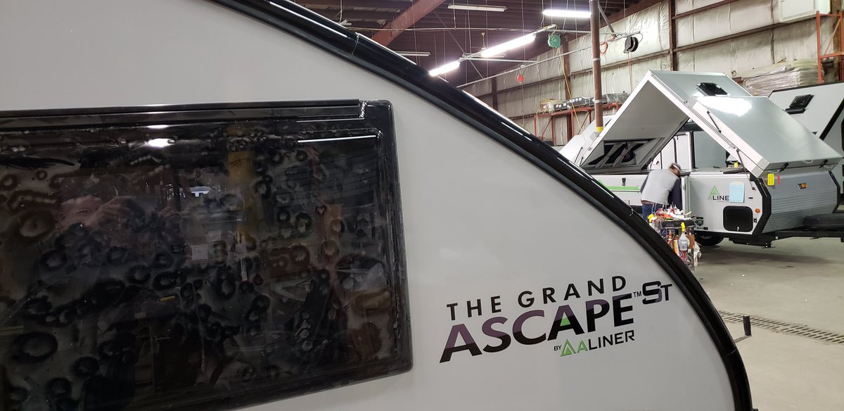 Aliner_Camping's tweet image. #Aliners are getting a new look!   Check out the added black trim added to the #2019AlinerGrandAscape! #NewLook