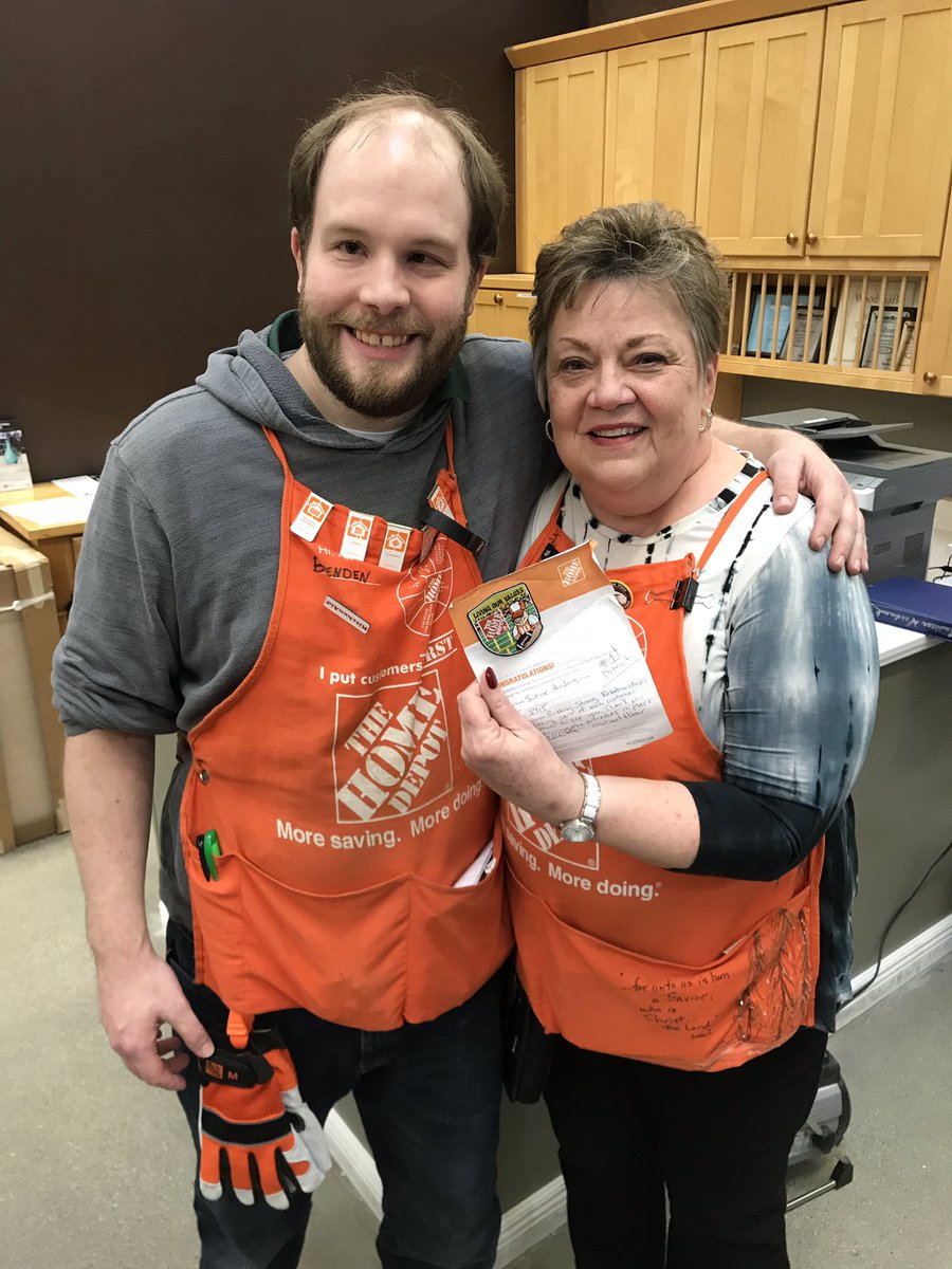 HDHaar10's tweet image. #CelebrationTime #Homer #AssociateInvolvement #CoachingInTheMoment Thank you @MichaelGiering, Ben, and Sioux (#1 Kitchen designer) for coaching, and providing #excellentcustomerservice daily. @nate_knowles @bobsaniga @Erin_K_Watson @HouleHeather @troyer_paige