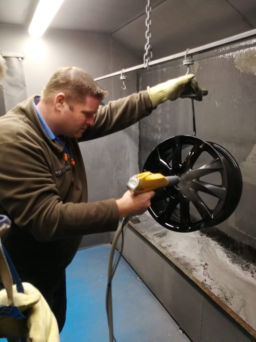 Now on the spraying process an yes the guys <a href="/Silver_WheelsUK/">Silver Wheels</a> have let me loose on my own wheels !!!!