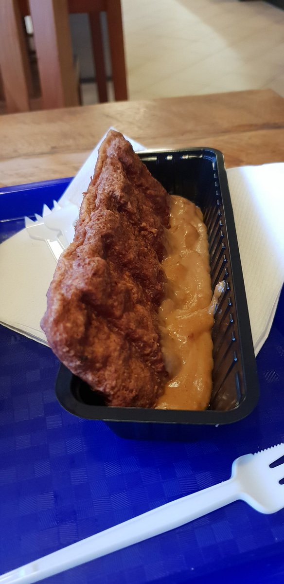 versneer's tweet photo. Wie heeft ooit bedacht om een #mexicano standaard in een bakje te serveren waar net aan een #frikandel inpast.... 😐 #ffs https://t.co/PIr62j0eIj