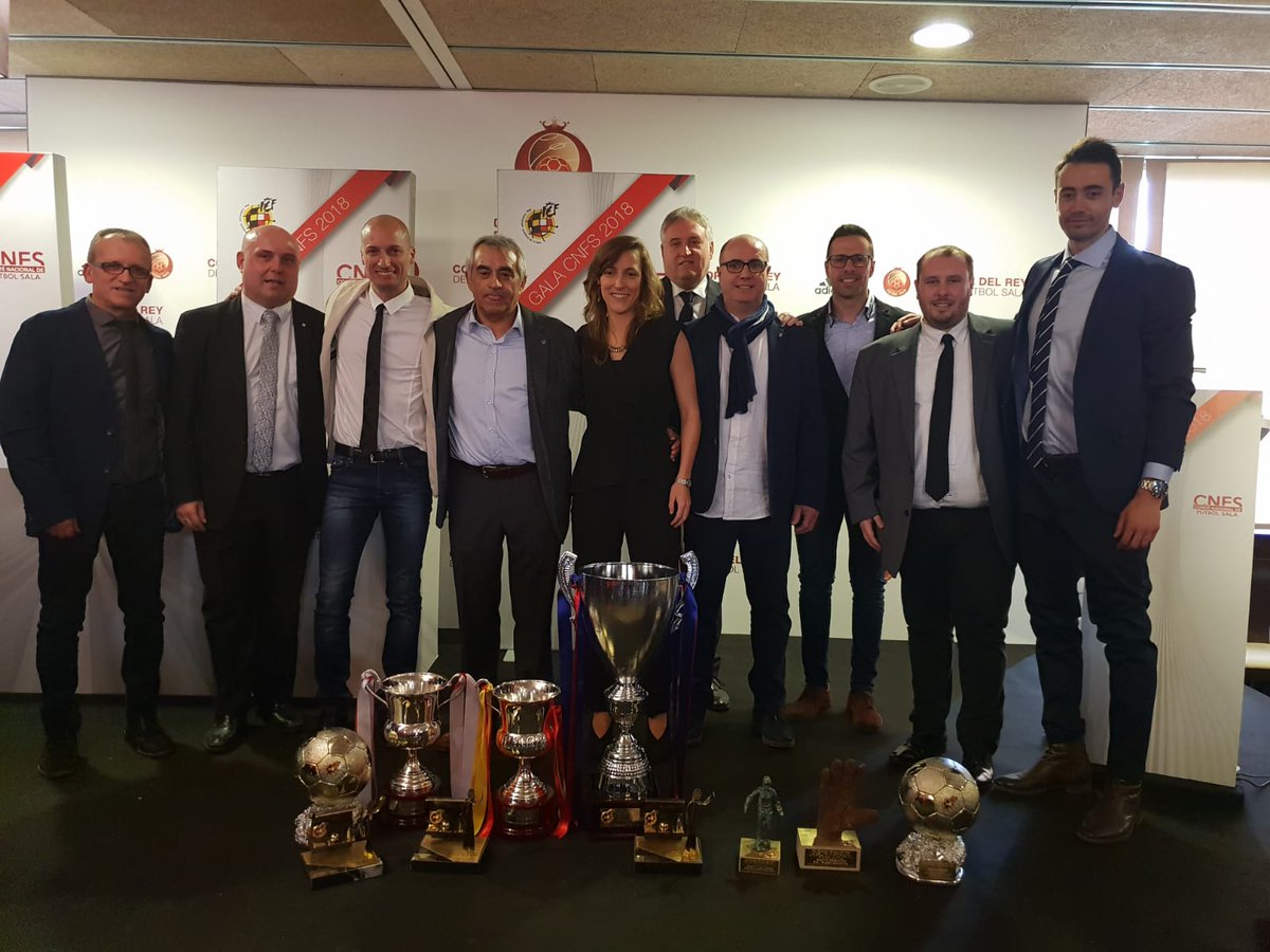 aebellsport's tweet photo. #aebfm #aeb1912 | Tots els premiats catalans. Una gran festa del Futbol Sala Nacional. Enhorabona @rfef @FCF_CAT https://t.co/R3GbKtSL1l