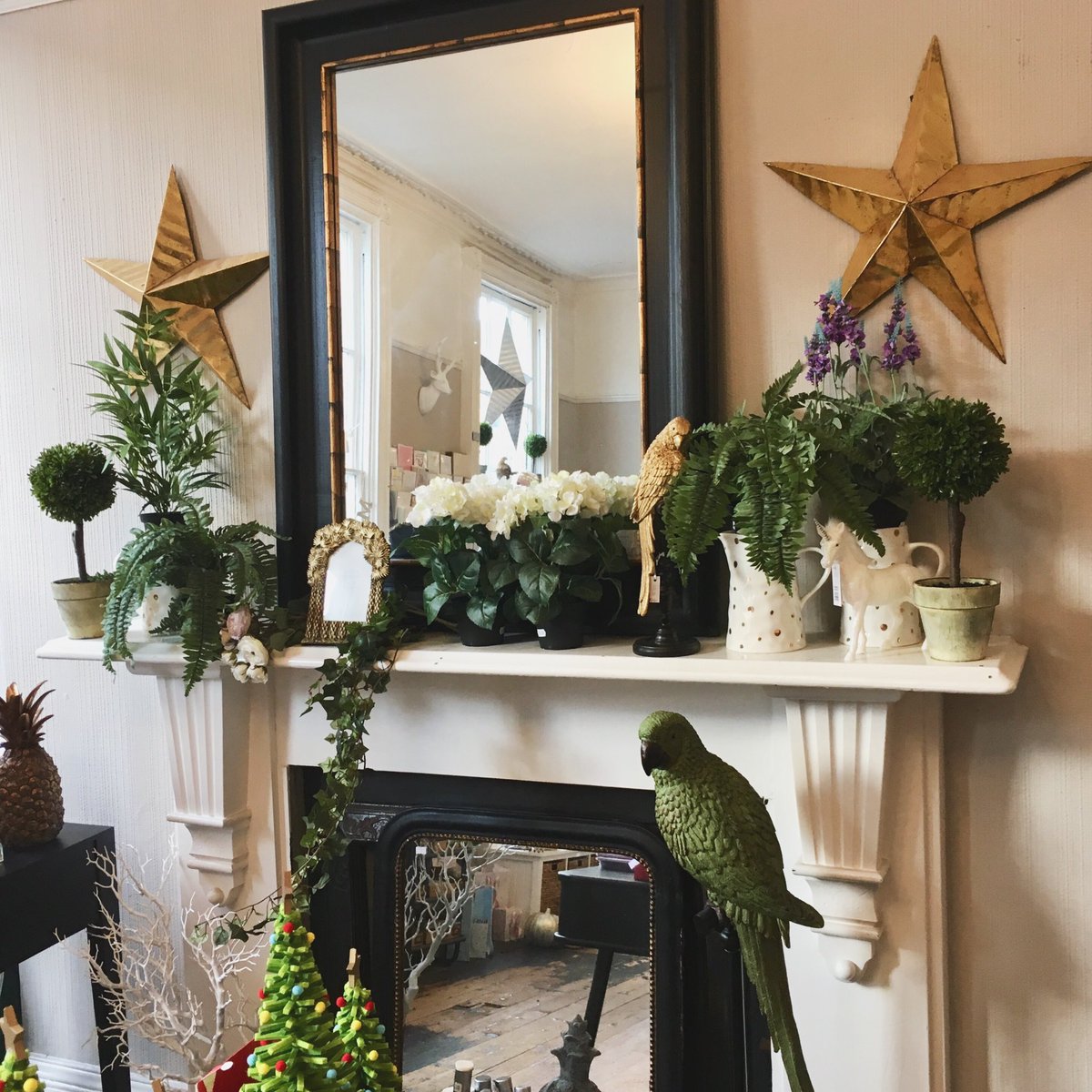 catrionaarcher's tweet photo. I'm really impressed by French Grey in Bath this year for gifts and cards... love their bird and botanical display on the first floor 🌿
#catrionaarcher #interiorsinbath #interiorsinbristol #interiorsinwilts #bathstyling #styling #interiorstylist #interiordesigner #interiorinspo https://t.co/Op3GYsXTSB