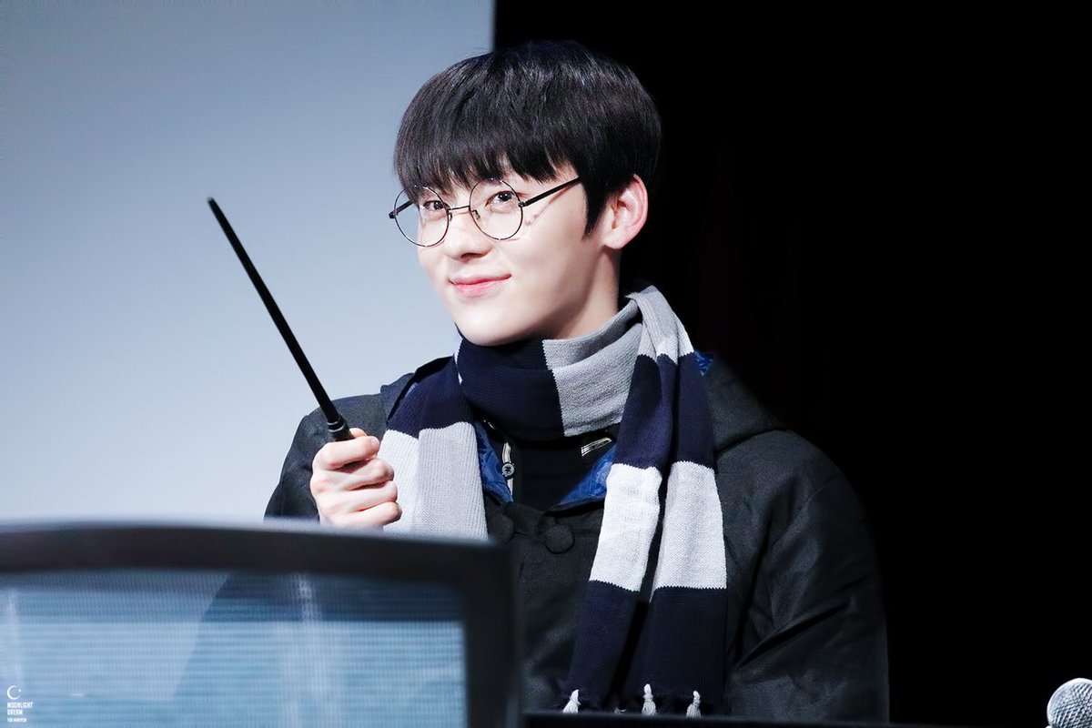 justforwanna1's tweet photo. [HQ] 181216 Hwang Minhyun
Cr. Moonlight Dream
#wannaone #hwangminhyun #워너원 #민현 #황민현 #MINHYUN  https://t.co/LkLpZZVu9P