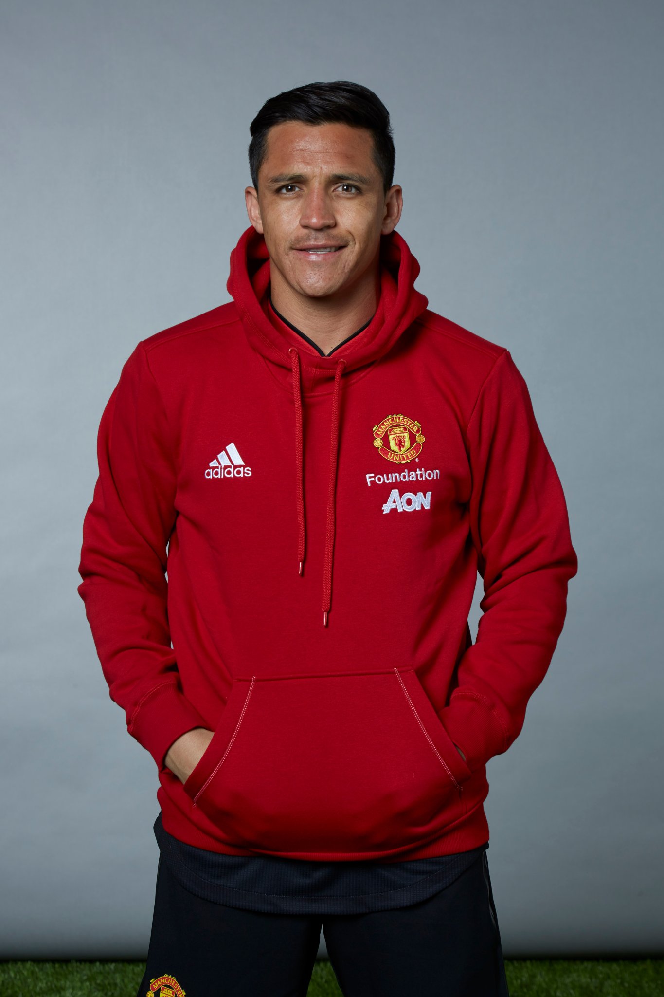  On this in 1988, Alexis Sanchez was born. Happy birthday , Alexis. Quick recovery. 