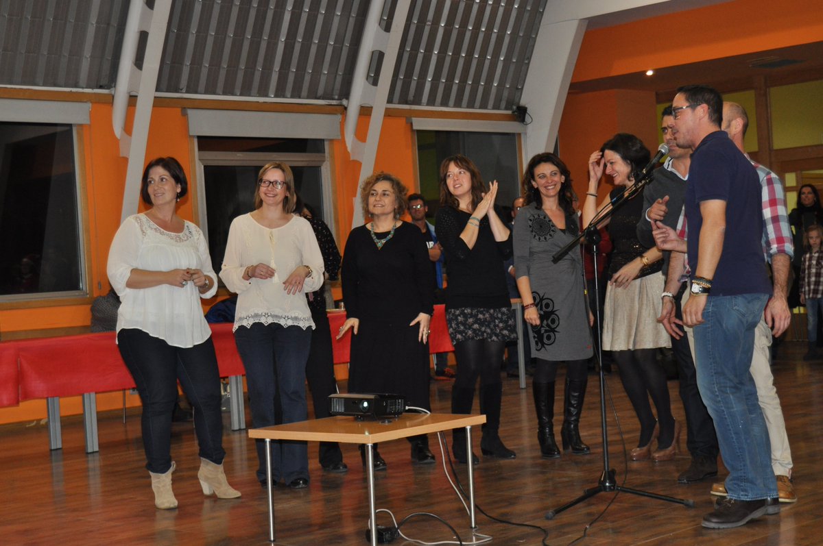 O Pazo da Cultura acollerá o 21 de decembro, desde as seis da tarde, o  Festival de Nadal da Escola Oficial de Idiomas, que comezará co VIII Concurso de Doces Nadaleños.
carballo.org/axenda.php?id=…