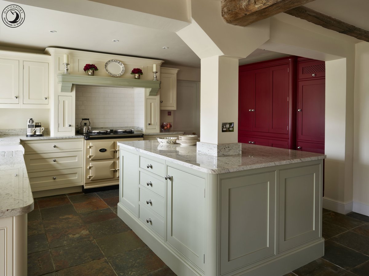 These chilly #December days give us the perfect excuse to share this beautiful #farmhousekitchen, inspired by our Tillingham style. We’d love to be curled up enjoying the warmth of the #AGA with a cup of tea in hand. Who’s with us?
davonport.com/kitchens/tilli…