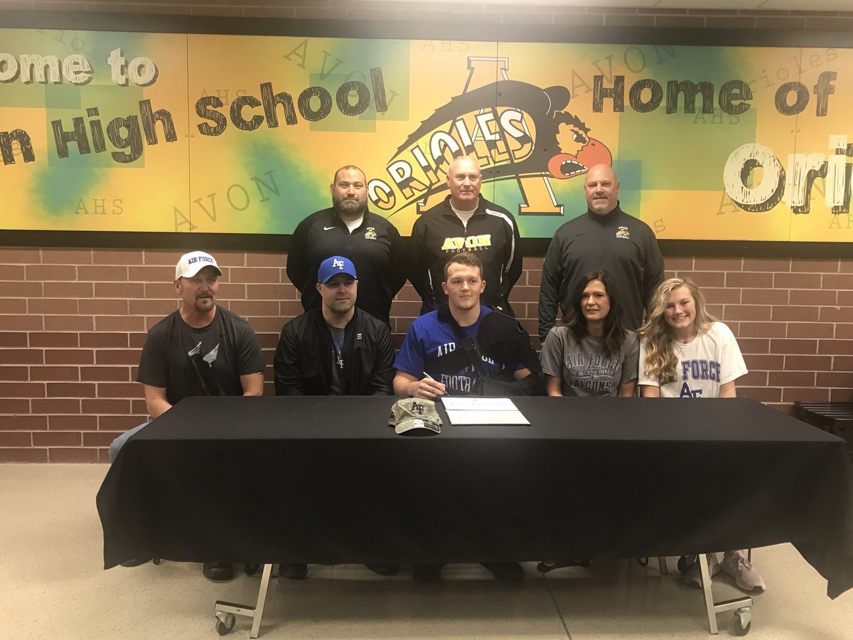 cadenhubner47's tweet photo. Done deal. So excited to be a part of the #BoltBrotherhood  ⚡️🦁 https://t.co/h0iBfbhvG8