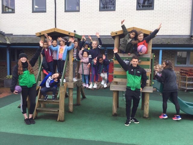 In_2_Sport's tweet photo. Half way through our Christmas Holiday Camp at Upton House School 🎄 lots of sport &amp; art &amp; craft activities on offer! To book your space please call our office on 0844 682 7500 https://t.co/rfd5WEc73L