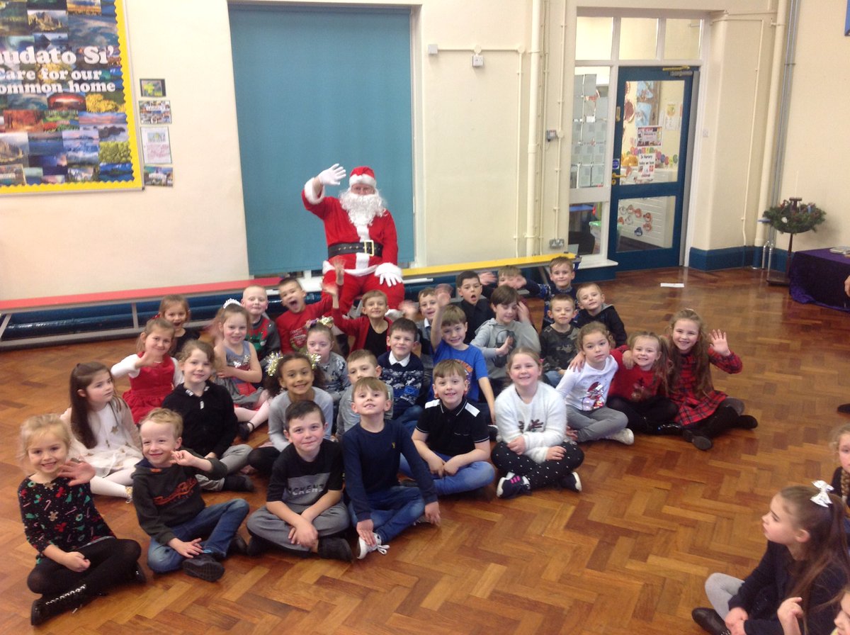 sjvblackpool's tweet photo. We had a visit from Father Christmas at our party today! 🎈🎉🎁#Class1HU #Class1HA #Class2W #Class2BH https://t.co/n5SMOuoEBJ