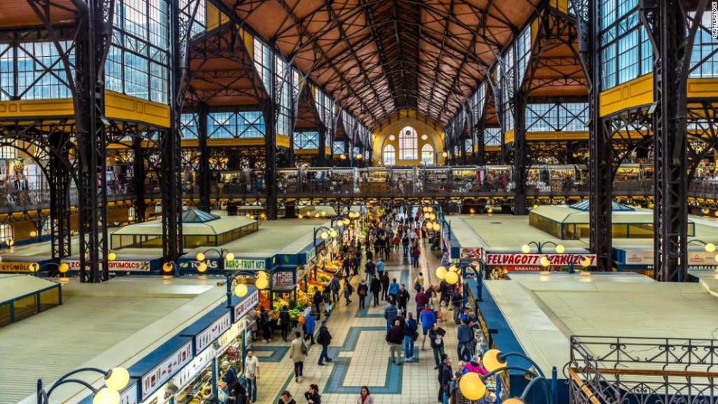 VineyardKapolna's tweet photo. #videoGuide: Exploring #Budapestโs oldest indoor market โ #GreatMarketHall #BudapestGuide #BudapestOpas
Video:
https://t.co/3Ud2AJlH5M
Picture:
https://t.co/FWbRcyqnzb