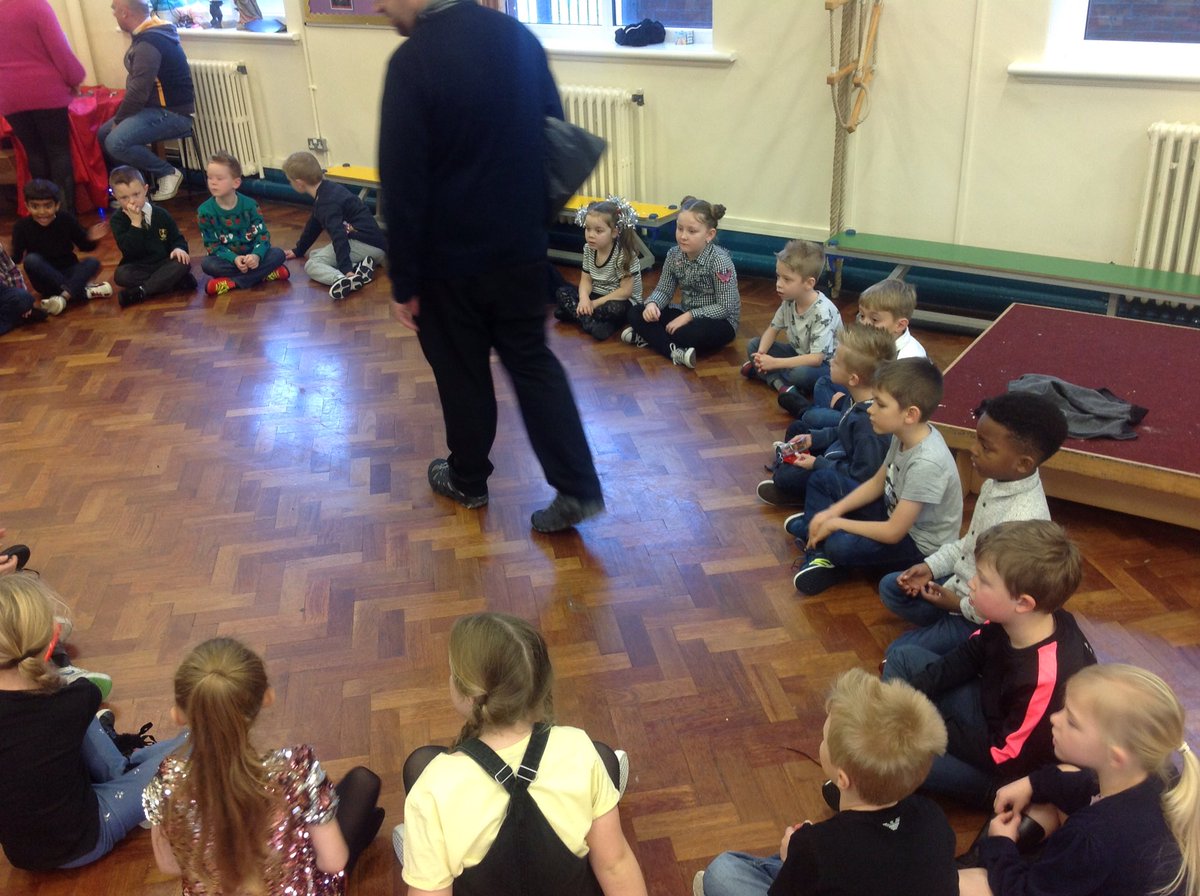 sjvblackpool's tweet photo. Pass the Parcel time! #Class1HA #Class1HU #Class2BH #Class2H https://t.co/Wq6POgCNge
