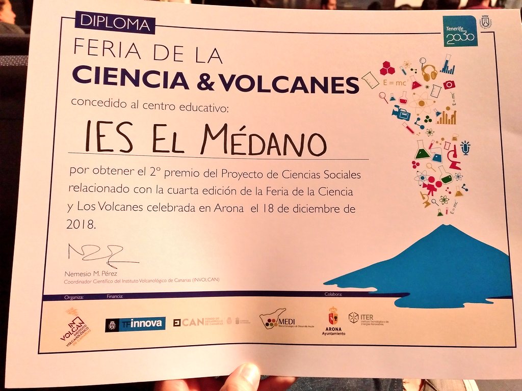 PabloFerBrito's tweet image. Segundo premio en el Proyecto de Ciencias Sociales con la materia de Geografía de 2 bachillerato del @ieselmedano en la Feria de Volcanes de @involcan 💪#volcanes #geografia #edcuacion