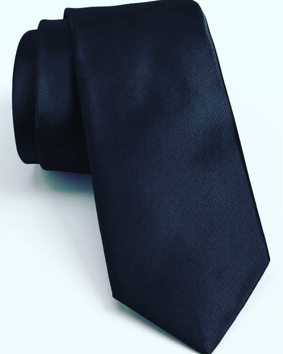 Grooms-to-be, tell me now! Which one would be your choice on your most special day? Bowtie or necktie?🤵👔🎉 #lacasadeevents #weddinginspo #bowtie #necktie #mensfashion #weddingdetails #weddingplanneristanbul #weddingprep #sofrehaghd #düğün #bride #groom #WednesdayMotivation