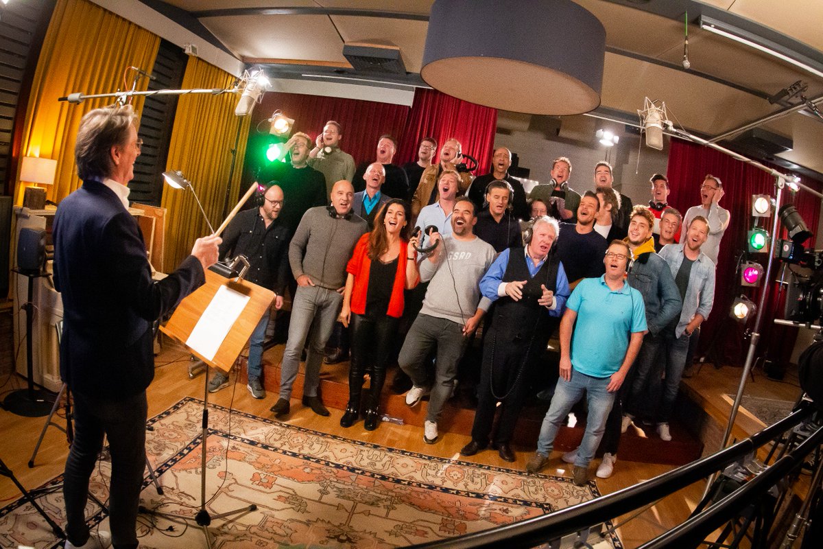 In het diepste geheim kwamen de vrienden van #EversStaatOp bij elkaar in de muziekstudio om een afscheidslied voor Edwin op te nemen! 💚💜 Heb jij de videoclip al gezien? > 538.to/2SbpL03