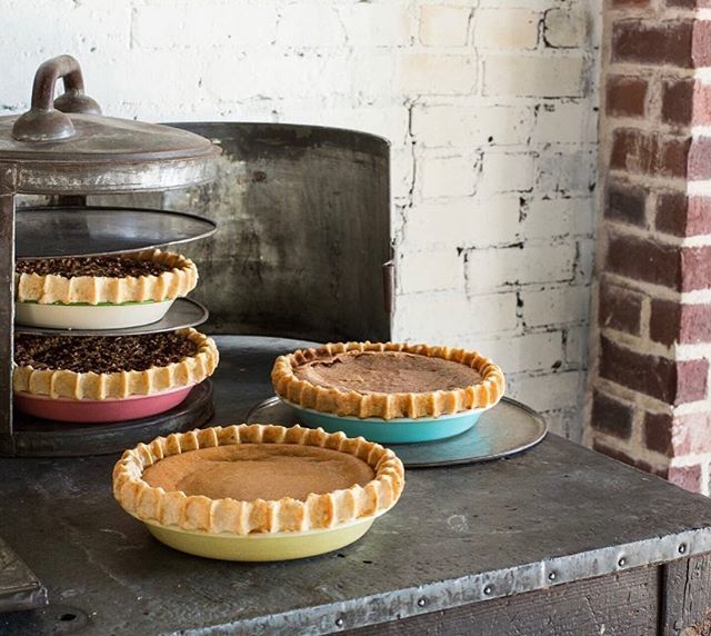 sugareesbakery's tweet image. Get those orders in by 10am this morning to receive regular shipping rates. We are busy packing pies, cakes, and gift baskets and shipping them all over the country. sugarees.com #specialdelivery #cakeforchristmas #sendacake ift.tt/2GHFFhN