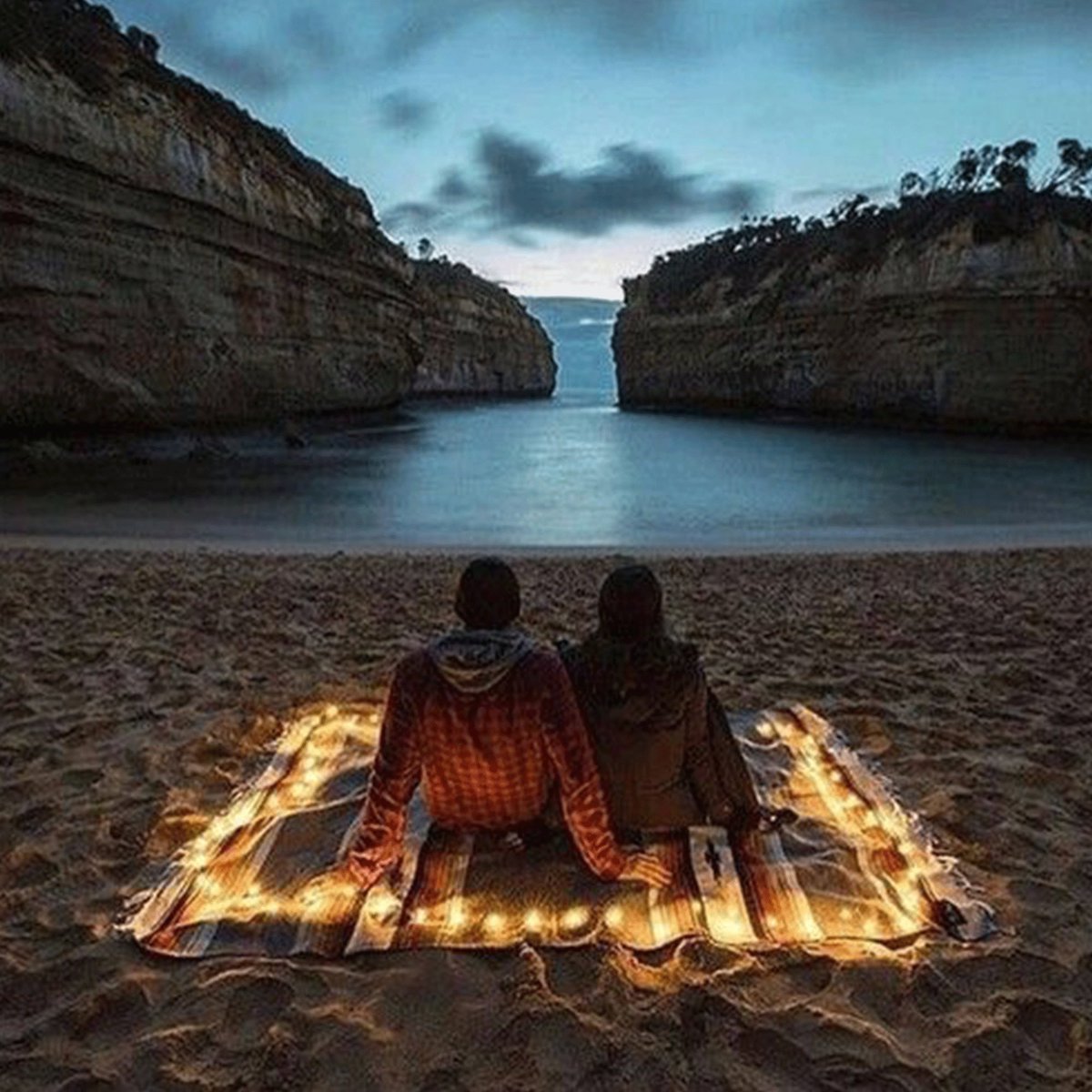 inpicnicusa's tweet photo. When the light lives in you there is no dark corner, there is nothing to fear 🌹
#CaliforniaPicnic #PepStep #VaultSac #Picnic #PicnicDate #PicnicDay #PicnicTime #Friends #Love #PicnicGoals #InstaPicnic #PicnicParty #PicnicFood #Nature #PhotoOfTheDay #PicnicLovers https://t.co/e4E3cfyd4y