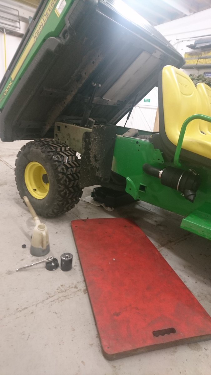 WhitgiftGround's tweet photo. Servicing the #JohnDeere Gator TX 4x2 https://t.co/80sQWVaiQR
