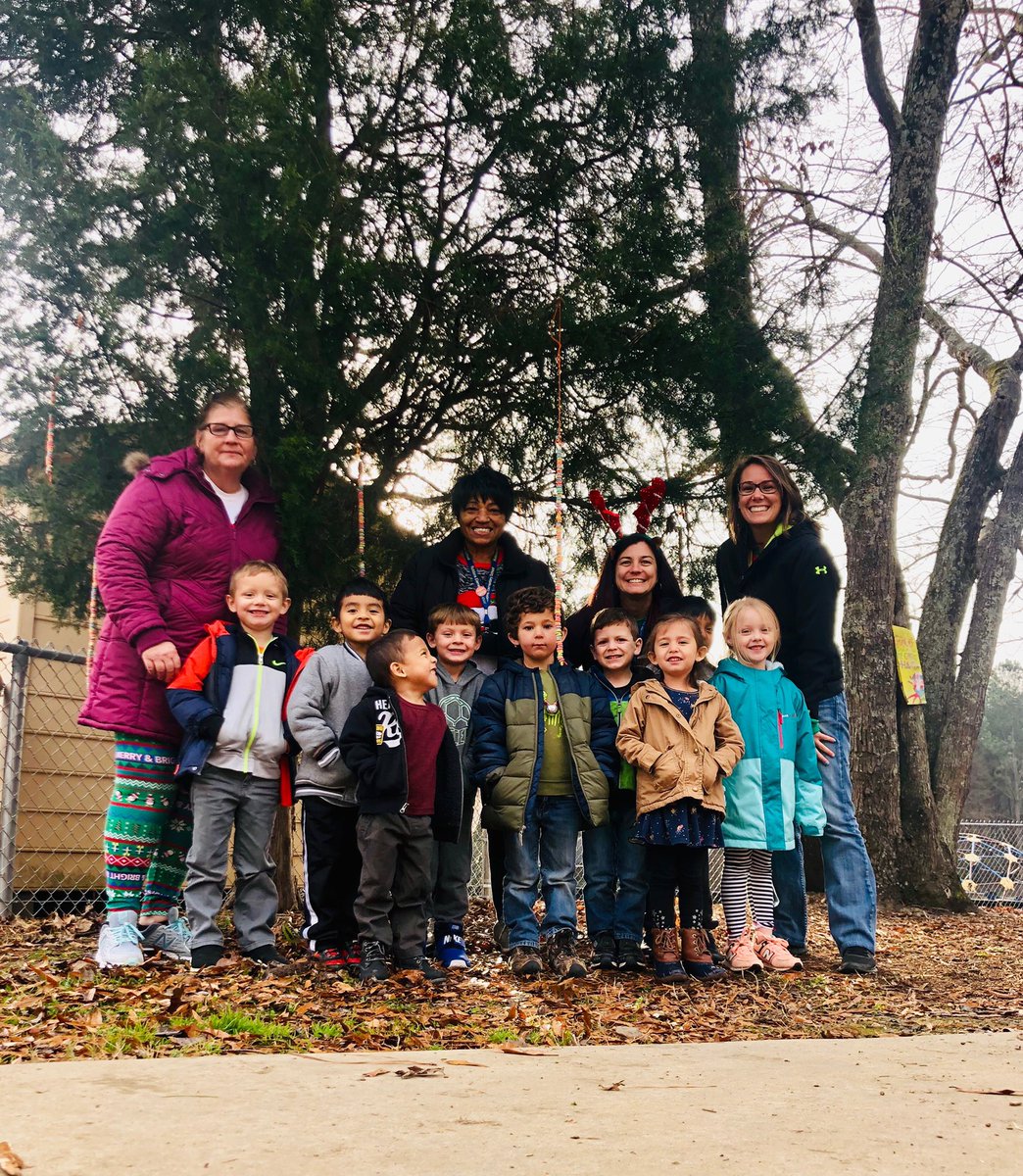 PalmerPreK's tweet photo. Feeding the birds!  Final prep before winter break! @RobbinsRockets @PalmerPreK https://t.co/c6pBqlK3xx