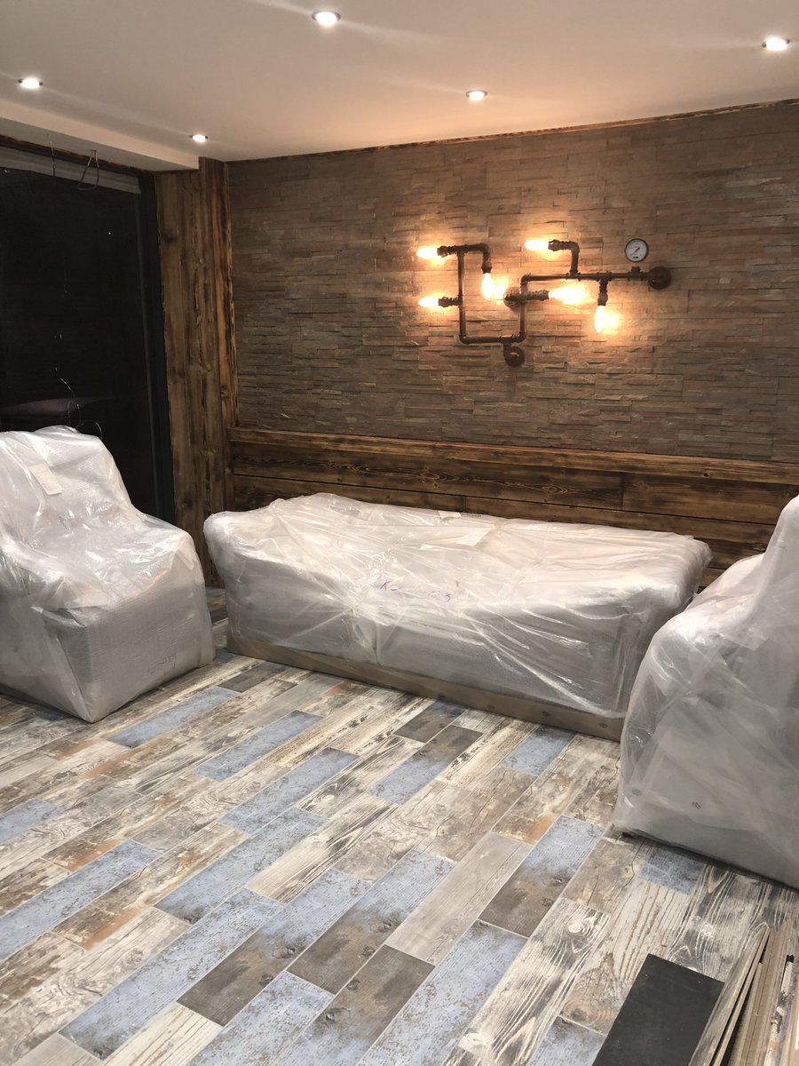 SETwentyCafe's tweet photo. Baby it's cold outside. ❄️

Thoughts on our swanky light feature?

#BeckBromFL #coffeeshop #openingsoon https://t.co/7ZZbBPcvRy