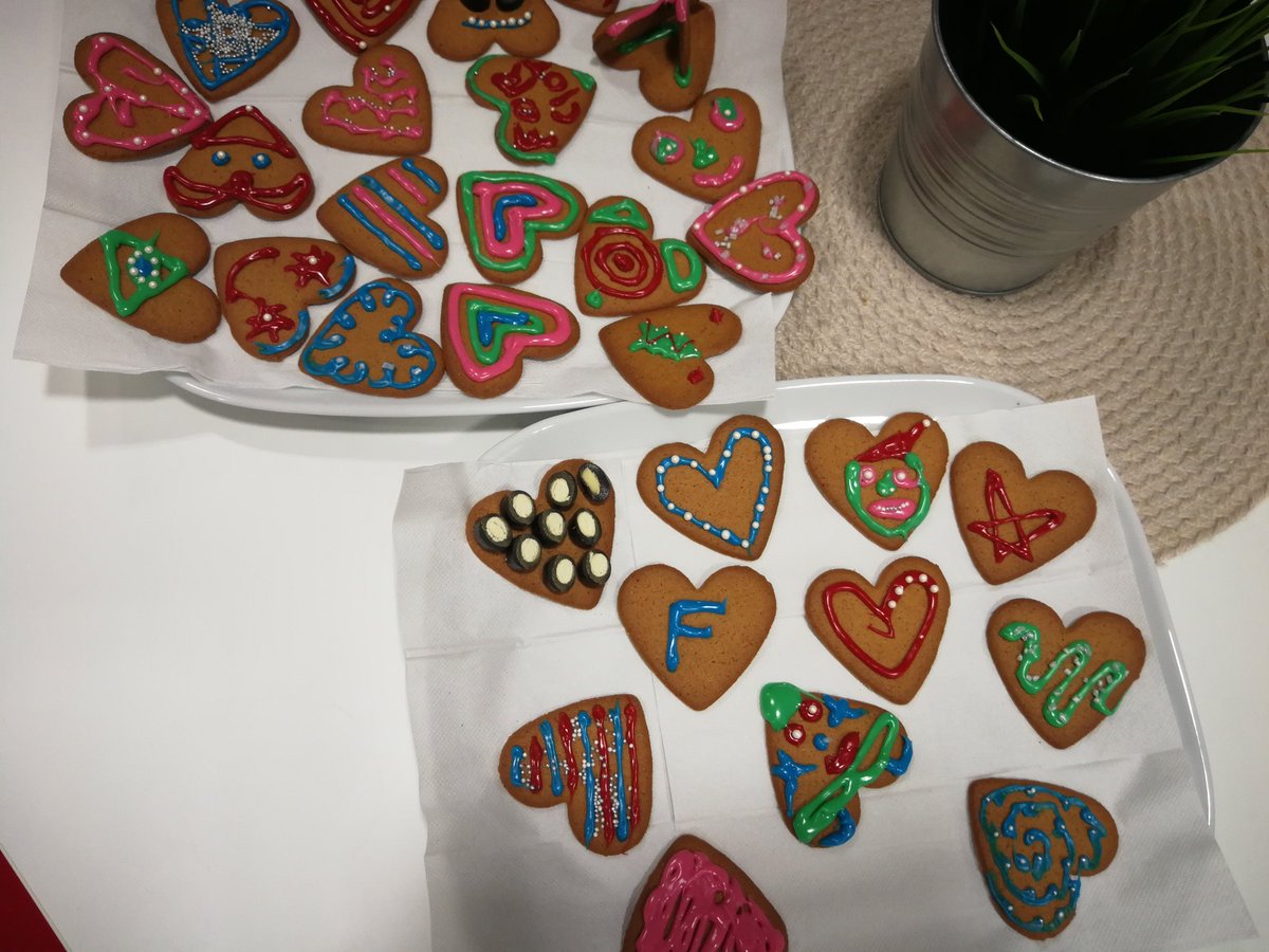 NiinaOnnela's tweet photo. We are proud of how precisely we decorate our gingerbreads. 😉
Today the advent calendar gave us something fun to do together on our coffee break.
Christmas is coming! Merry Christmas!
#teamspirit #Forciot https://t.co/TSu99LGTva