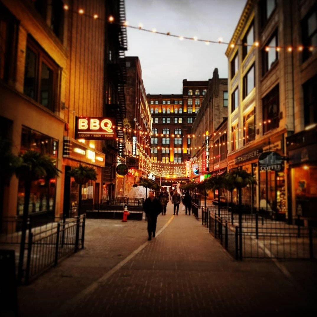 cywilloughby's tweet photo. #Cleveland nights looking so good.
IG 📸: @e4thst

#courtyardwilloughby #downtowncleveland #clevelandohio #explorecleveland #experiencecleveland #clevelandnights https://t.co/h0GNfskEm6