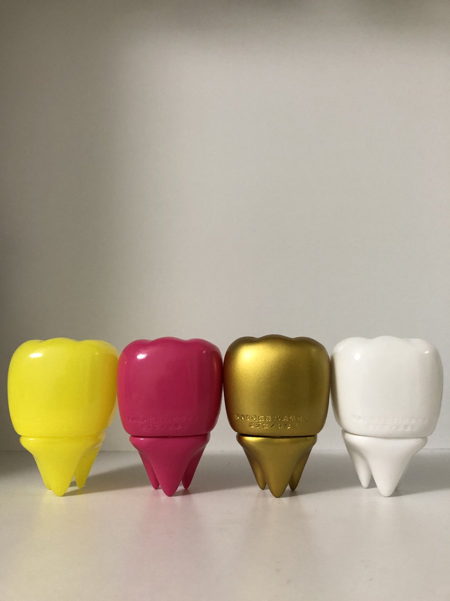 DISC_IN's tweet photo. スーフェス79
木内歯科医院「臼歯のキューシーちゃんミニ(ゴールドグリル)」。
金歯!並べて楽しい。 #キューシーちゃん #木内歯科 #sf79 https://t.co/bKZpvlxat1