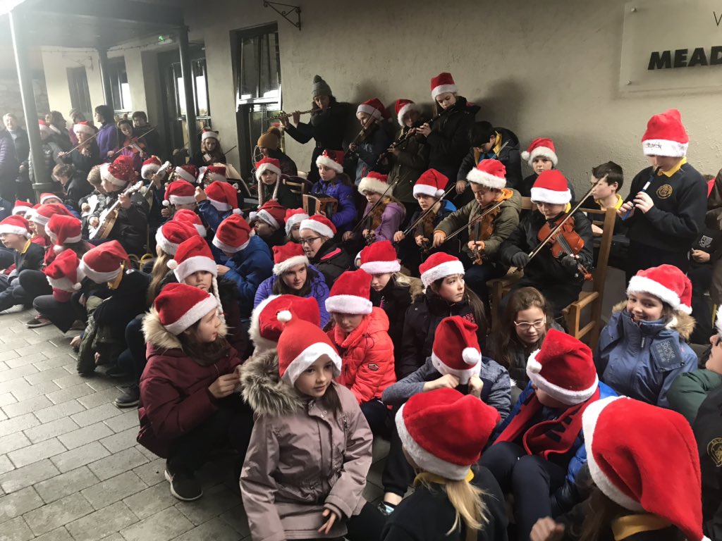 Our carol service is underway here <a href="/meadowsandbyrne/">Meadows & Byrne</a> in Bunratty, thanks for your support &amp; happy Christmas all 🎄🎅🏻🎶
