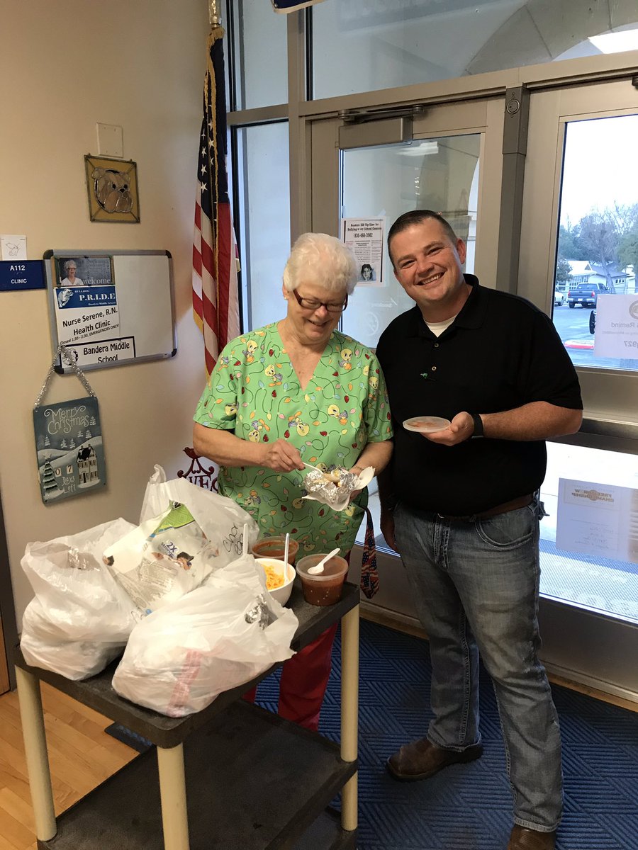SizemoreBMS's tweet photo. On the 6th day of Christmas my admin gave to me......tacos for my tummy! https://t.co/VM22geMjZd