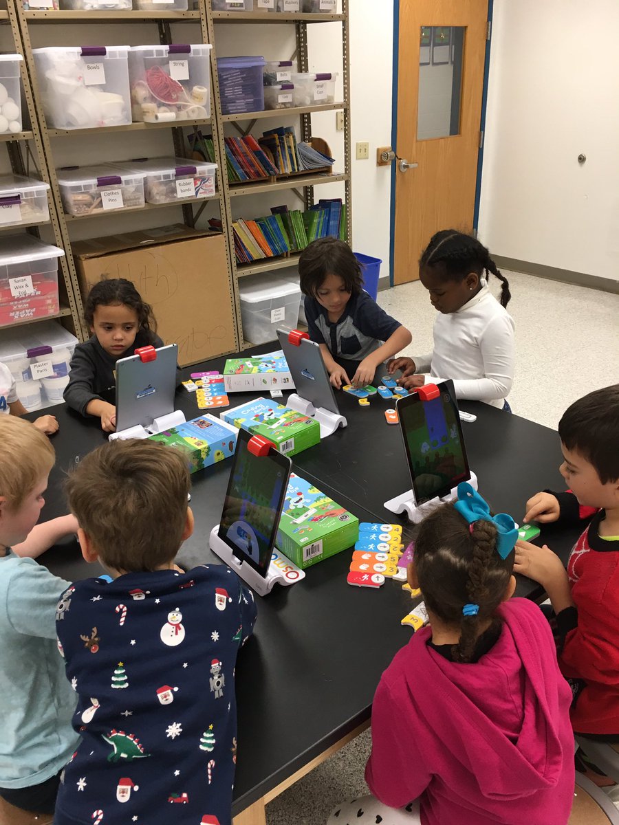 CarovaTeach's tweet photo. Coding with Kindergarten! #innovationday #osmos #beebots @Thalia_Ele @crystal_wilky @vabits https://t.co/rxuzQ0IdJF