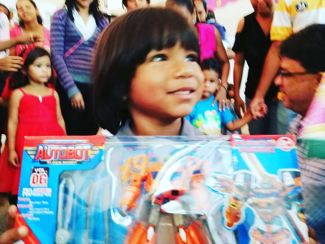 GOB_MiguelR's tweet photo. #Hoy | 6000 niños y niñas de #Amazonas recibieron sus regalos en el primer día de distribución a través de un nuevo método que  integra la escuela, comunidad y a nuestros niños y niñas. Mañana continuamos.
. https://t.co/OX2nFECGBM