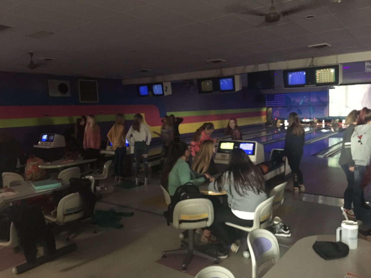 JacketPE's tweet photo. Wrapping up the semester with some bowling fun!  🎳 https://t.co/d5J28jAuOh