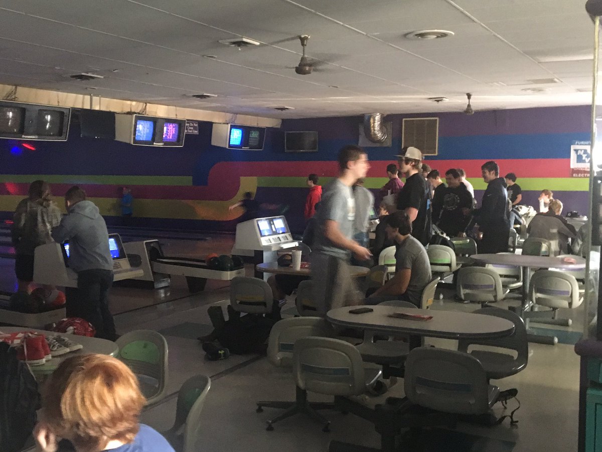 JacketPE's tweet photo. Wrapping up the semester with some bowling fun!  🎳 https://t.co/d5J28jAuOh