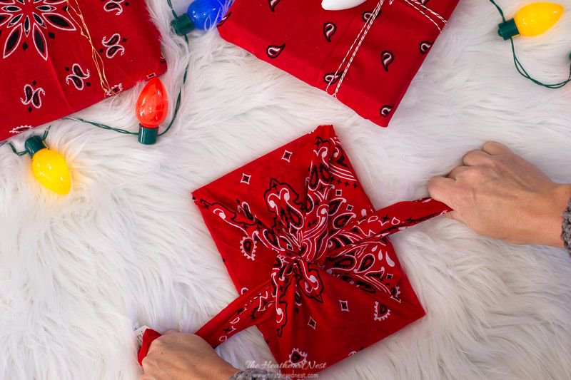 heatherednest's tweet photo. Easy, Inexpensive & Eco-Friendly #DollarTree #Bandanas Reusable Wrapping paper idea 🎁 #ecofriendlywrappingideas #reusablewrappingpaper #reusablewrapping #bandana #bandanacrafts #bandanaDIY #upcyclewrappingpaperideas #upcycle #repurposeideas #reuse https://t.co/W0dgaK38cn https://t.co/Pfydx7u9Jl