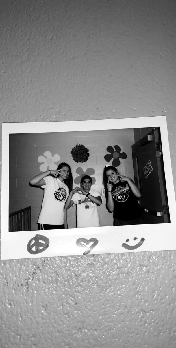 madelynrau01's tweet image. happy birthday em gress!! can’t believe you’re 18!! love youu and i hope you pass all your finals!!❤️🎉