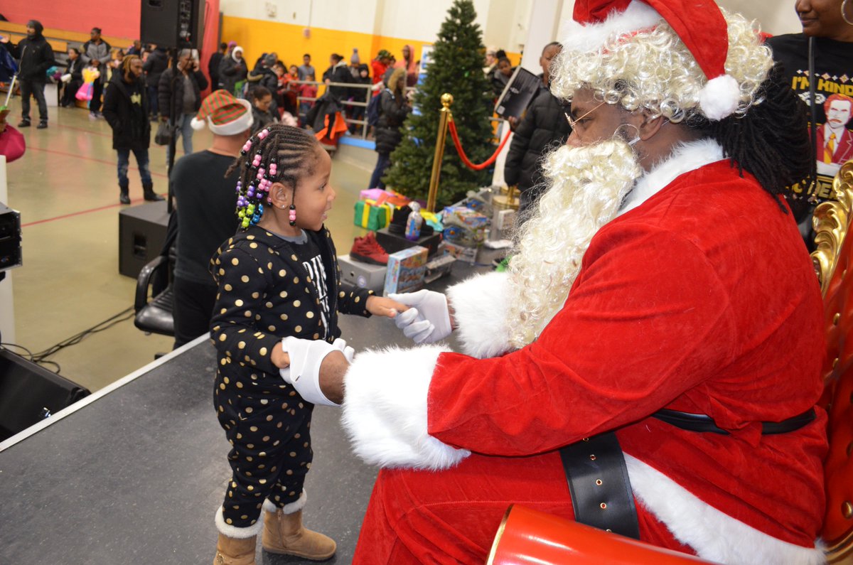 BronxWorks's tweet photo. Yesterday, the @WC3Foundation in collaboration with Assemblyman Michael Blake and The Bronx Drafthouse celebrated “Christmas in the Bronx” with a toy giveaway at the @BronxWorks Classic Community Center. https://t.co/hyHdYVHEfb