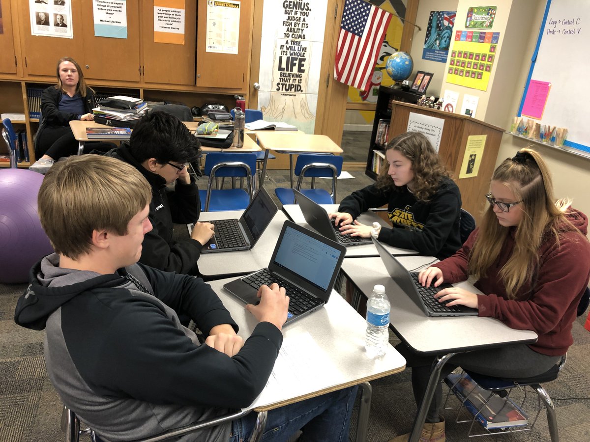 NicoleHildy's tweet photo. Students studied primary sources today in class to help them determine how the dropping of the atomic bombs on Hiroshima and Nagasaki should be remembered.  @srchuskies #allinforhuskies #multipleperspectives #criticalthinking #defendyourposition #awesomediscussion https://t.co/zd78EajfS4