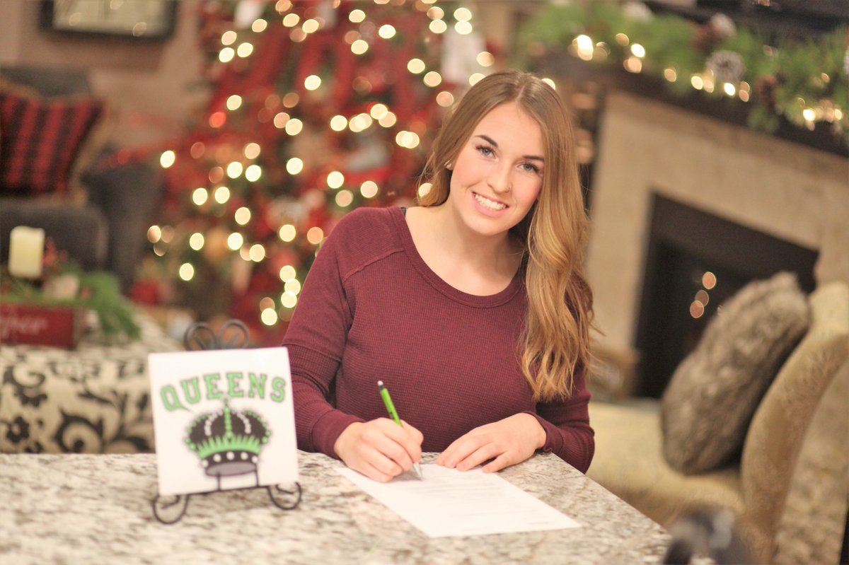 RDPQueensHockey's tweet photo. Queens Hockey is thrilled to announce that Carissa Hogan of the @scaaawildcats will be wearing the Crown next season! Welcome to the Queens family Carissa! We are excited to add your skill and character to our lineup! https://t.co/LjTZvo5YG9